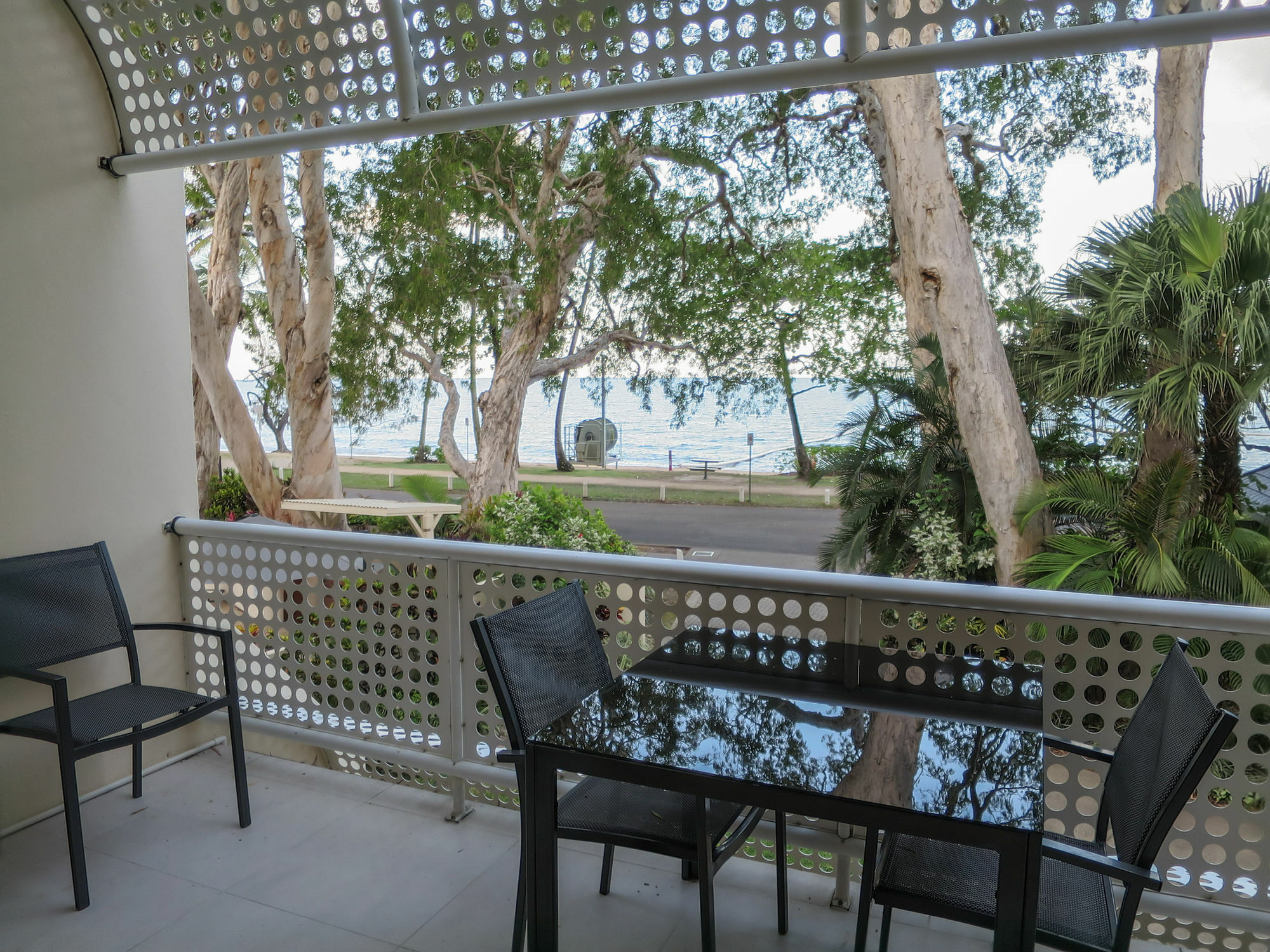 Marlin Waters Beachfront Apartments Palm Cove Extérieur photo